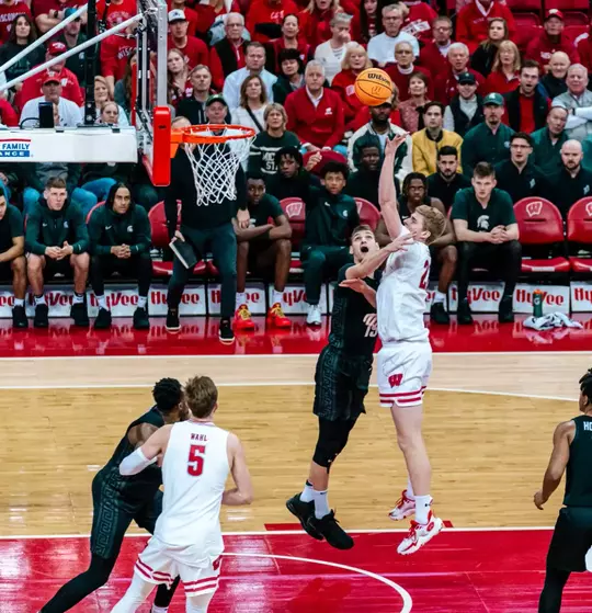 Steven Crowl shoots the floater against Michigan State in 2023-24