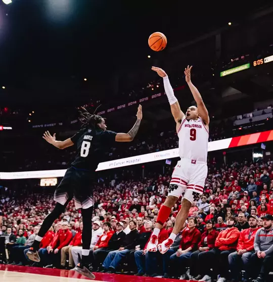 John Tonje fades away for a tough three against Washington