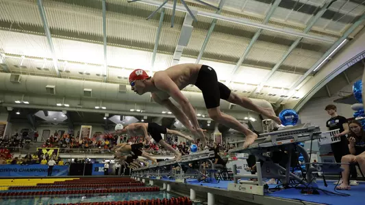 Badger gets ready to dive in at Big Tens