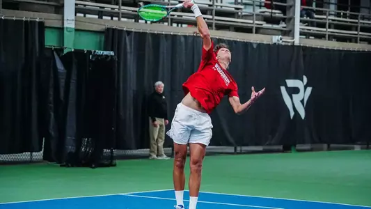 Tomas Zlatohlavek returns a shot