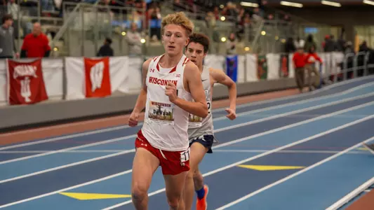 Christian de Vaal running at the Wisconsin Windy City Invite