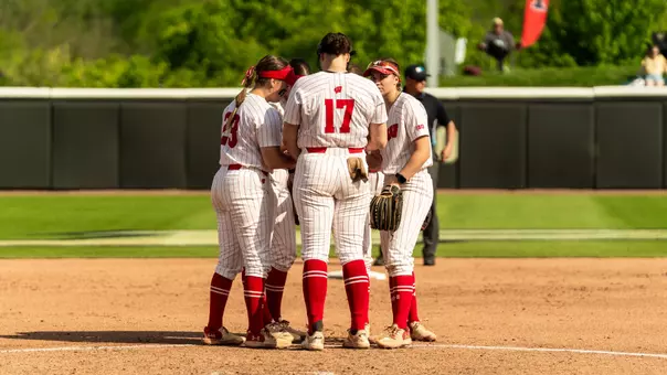 Wisconsin huddles together against Michigan during the 2025 Big Ten Tournament
