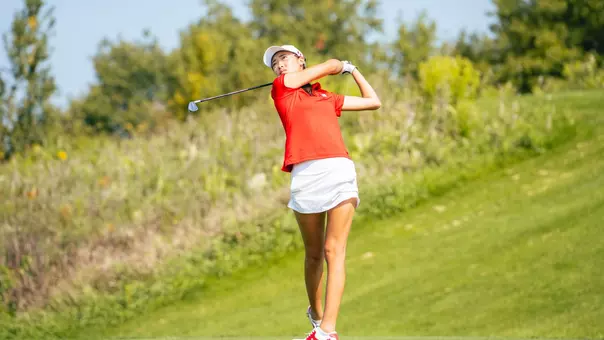Tammy Wu tees off at the Par 3 8th at the Badger Invitational
