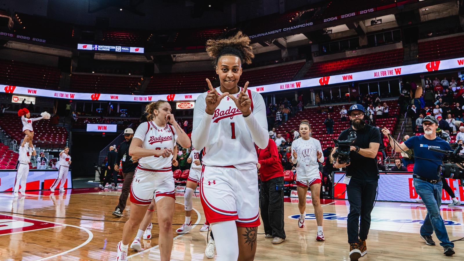 Double overtime thriller: Badgers defeat Ducks, 94-92