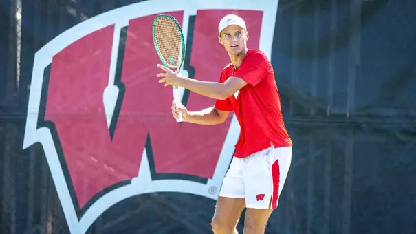 Tomas Zlatohlavek returns a serve