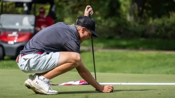 Cody Guetzke lines up a shot at the 2026 Badger Invitational