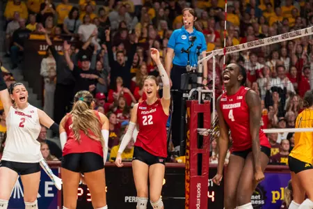 Wisconsin defeats Minnesota in four sets