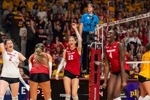 Wisconsin defeats Minnesota in four sets
