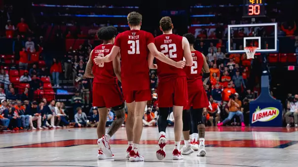 Badgers huddle at Illinois