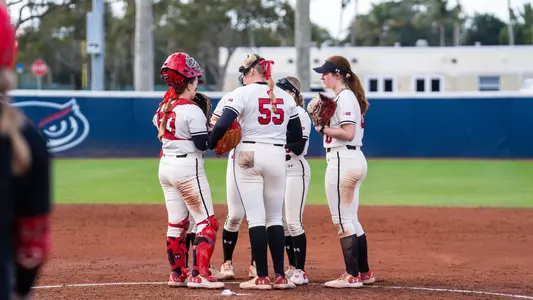 Badgers meet in the circle at Paradise Classic.