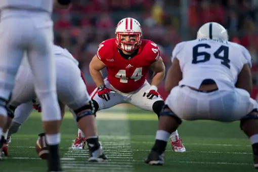 Chris Borland ready pre-snap