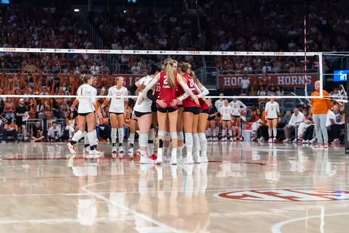 No. 6 Wisconsin falls to No. 9 Texas