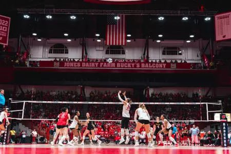 Charlie Fuerbringer sets the ball against Milwaukee at the UW Field House