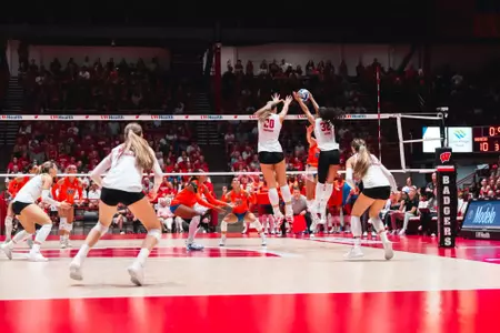 Tarnow and Egan jumping for the block | Wisconsin Volleyball vs Florida