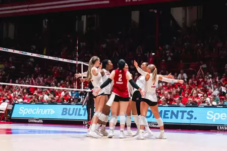 Team circle celebration after winning a set | Wisconsin Volleyball vs Florida