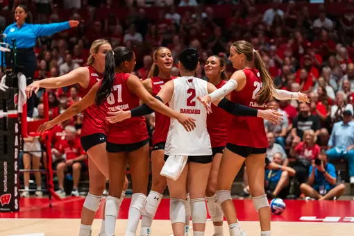 Wisconsin volleyball team huddles together on the court in celebration between points | Wisconsin Volleyball vs Auburn