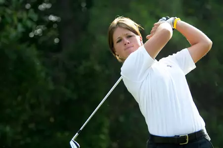 Maggie Simons leads the field by three shots after round one at the Franklin Street Partners Invitational