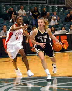 Jennifer Johnson drives past Houston's Kiemona Harris.