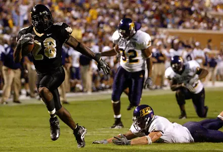 Chris Barclay runs into the end zone against East Carolina during the first half.