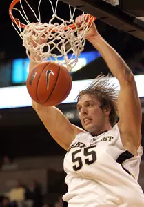 Kyle Visser registered 20 points and 12 rebounds. (AP photo)