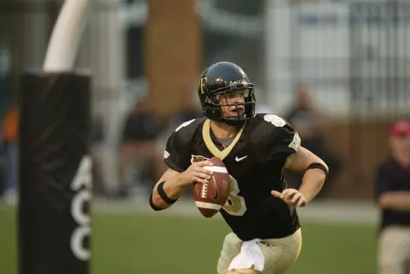Benjamin Mauk completed all eight passes in team's final spring scrimmage on Saturday.