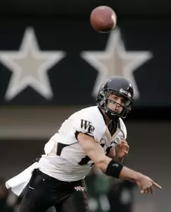 Riley Skinner passes against Vanderbilt in the fourth quarter. (AP Photo/Mark Humphrey)