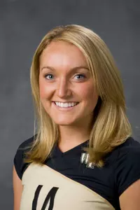 Sally Fischer averaged a team-best 4.63 digs per game on Saturday.