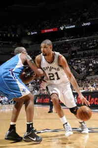 Duncan sets career-high 27 rebounds against Atlanta.