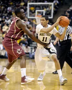 C.J. Harris looks to pass (AP Photo)