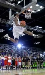 L.D. Williams attempts his behind-the-basket dunk.