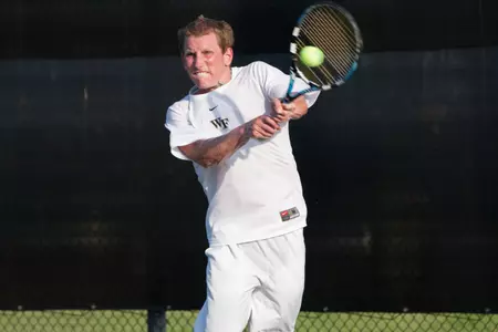 Jonathan Wolff won both of his singles matches on Saturday