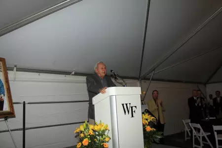 Arnold Palmer addresses the audience Sunday evening.