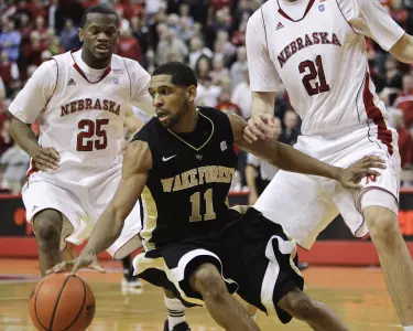 C.J. Harris hit the game-winning layup with 3.4 seconds left.