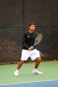 Amogh Prabhakar split his singles matches on the first day of the Tennessee Fall Invitational