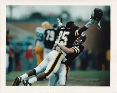 Bobby Jones (#85) celebrates at the 1992 Independence Bowl.