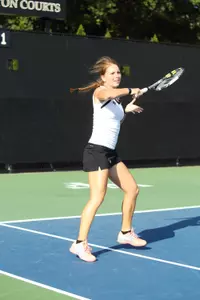 Luisa Fernandez won in singles against Illinois