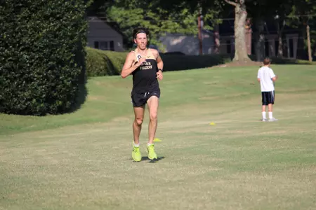 Kent Garrett won the men's 6k race in 18:55.60.