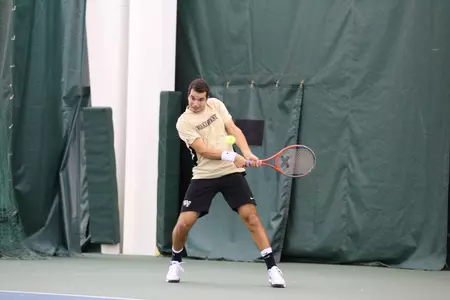 Freshman Aws Laaribi picked up a straight-sets victory at the first position.