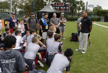 2015 Pop Warner College Football Award recipient Wake Forest University Linebacker Brandon Chubb speaking to Phoenix Deer Valley team. (Photo/Todd Anderson, Pop Warner)