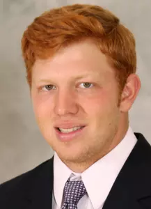 Woody Woodward fired a 3-under 69 with four birdies on Monday to move in to a tie for ninth place.