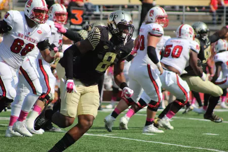 Linebacker Marquel Lee