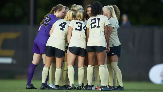 women's soccer huddle
