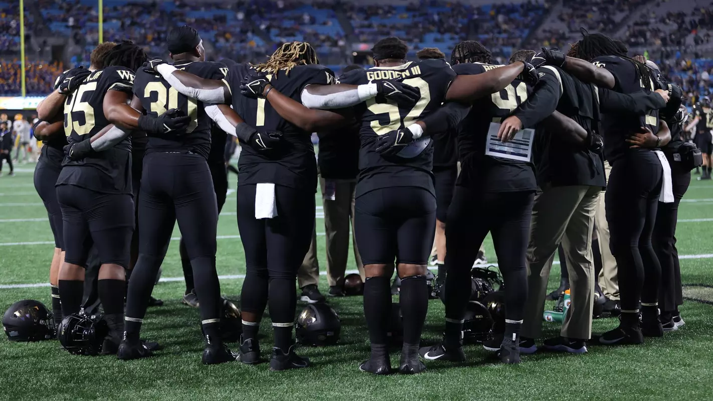 Team Huddle Pitt 2021 ACCFCG