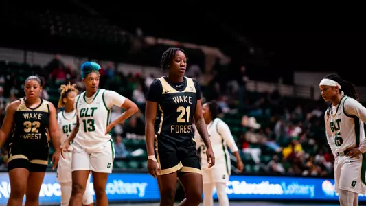 Elise Williams during the game at Charlotte on Dec. 11, 2022
