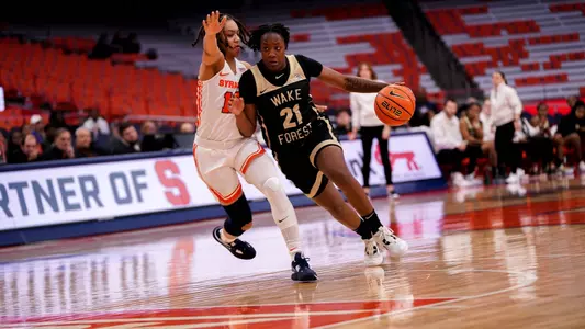 Elise Williams at Syracuse on Dec. 18, 2022