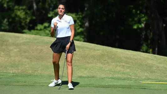 carolina chacarra fist pump