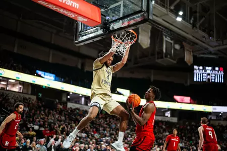 Efton Reid dunking