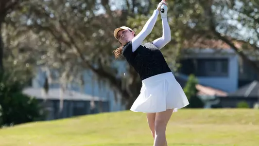 Lauren Walsh tee shot