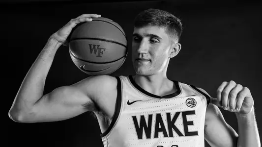 September 22, 2022, Winston-Salem, NC:
Wake Forest Men’s Basketball takes marketing photos in the Shah Basketball Complex on Thursday, September 22, 2022.
(Photo by Peter Fortunato)