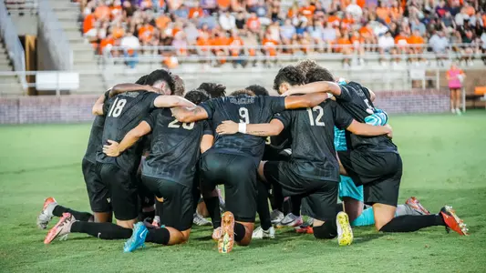 Team Huddle vs. Clemson 2024